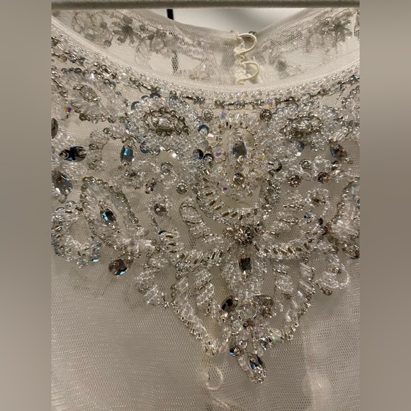 Removable Gemstone Beaded Illusion Neckline - Picture 3 of 6